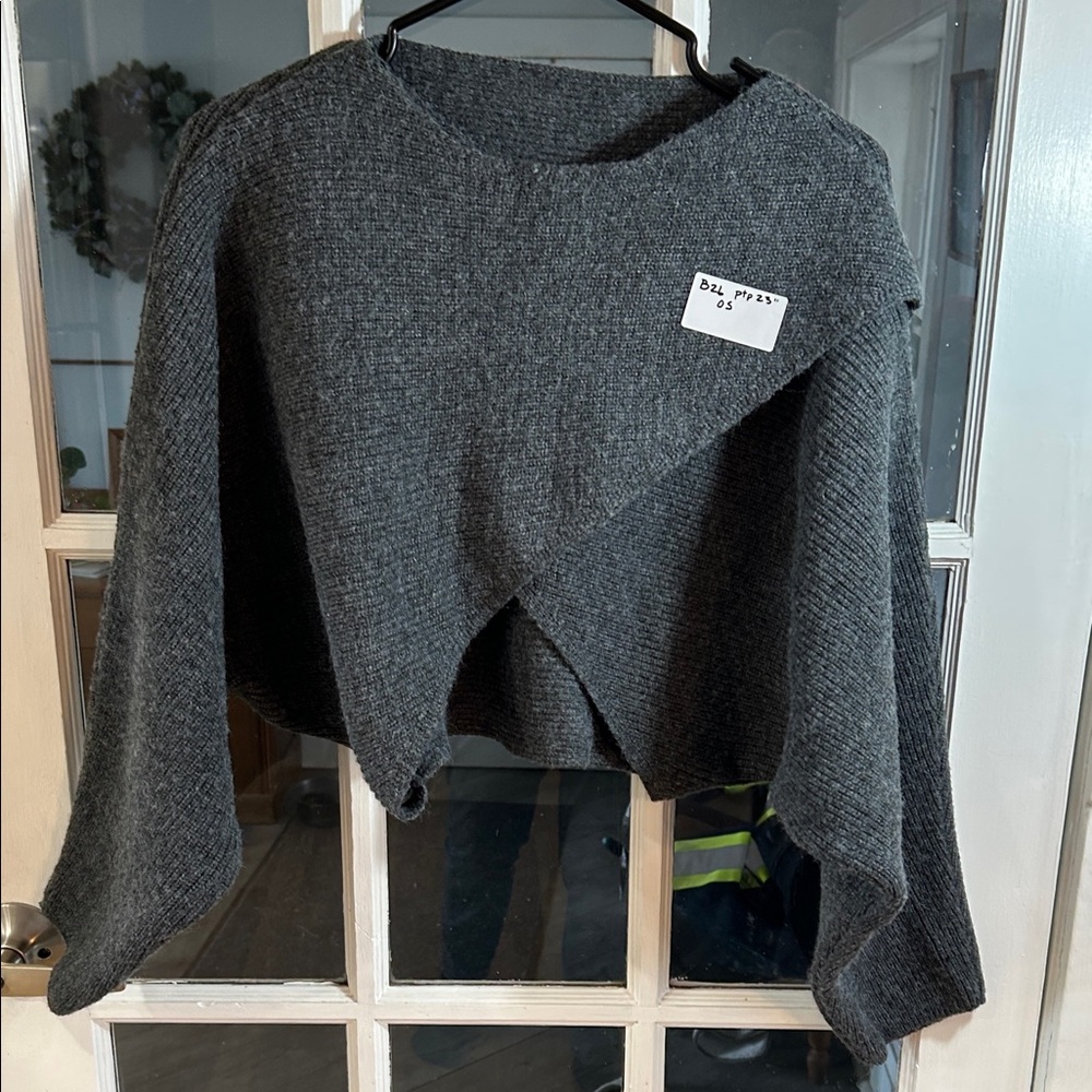 B26. Cropped Charcoal Gray Knit Sweater